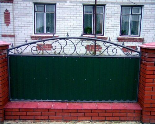 Что такое забор из профнастила